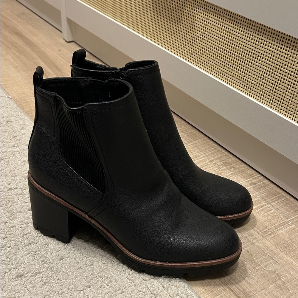 Naturalizer Boot!